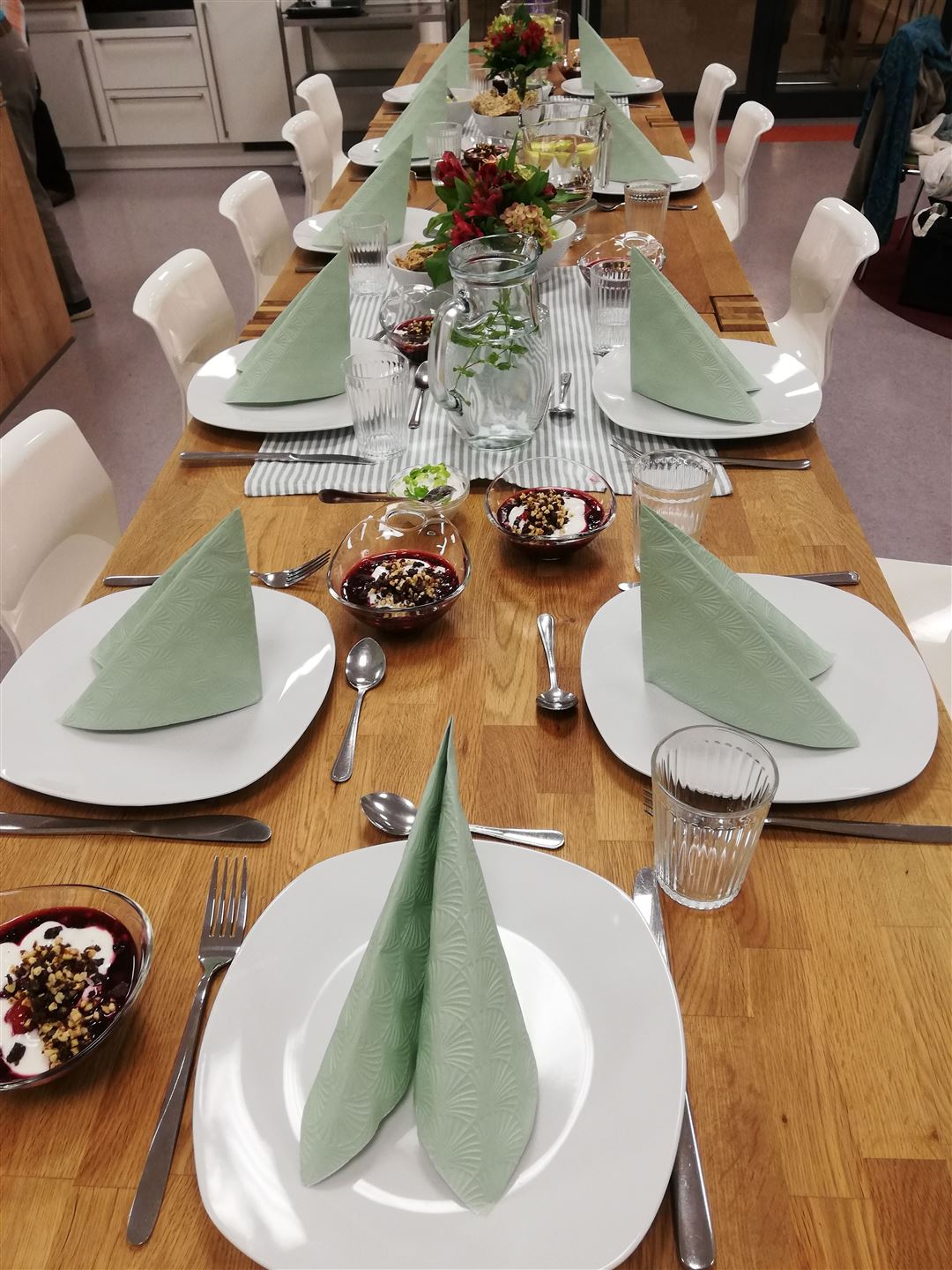 Ein sch&ouml;n gedeckter Tisch geh&ouml;rt dazu.