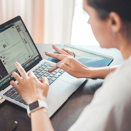 Öffnet die Seite 'Wir haben eine neue Internetpräsenz'